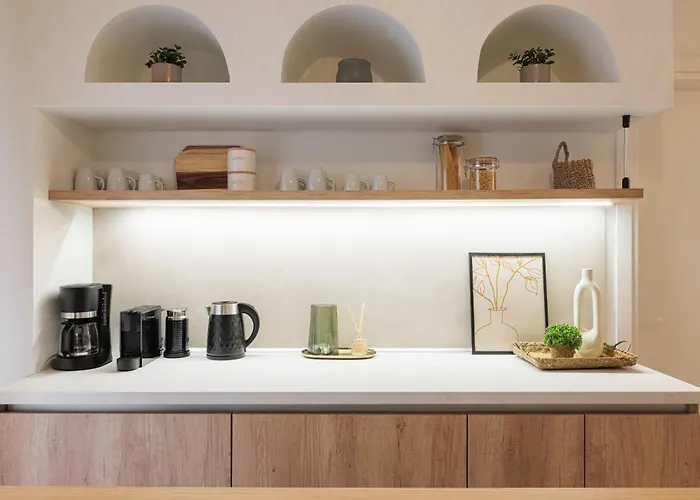 F & B Collection - Luxurious Flat For 4 Apartment